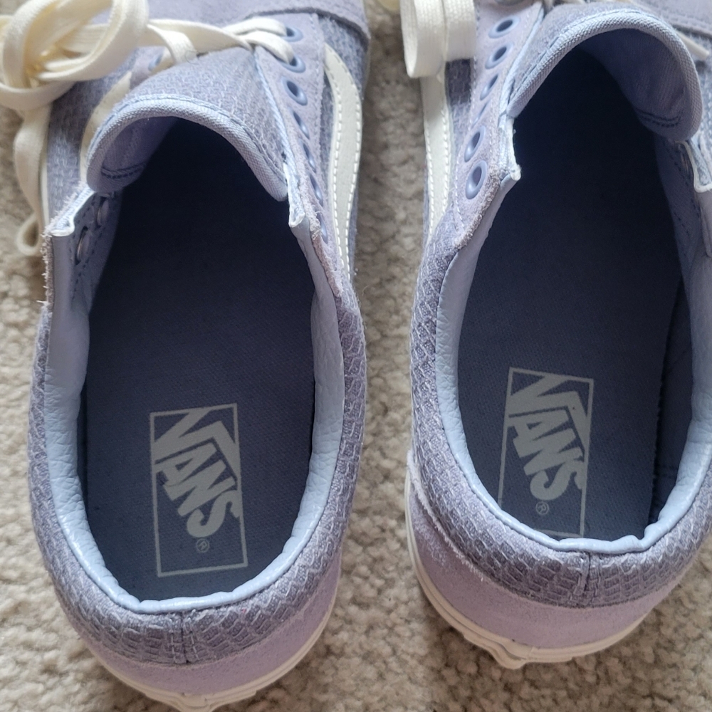 Vans - Picture 3 of 7